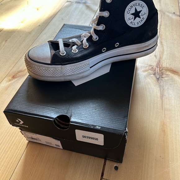 Converse chuck Taylor canvas size 9 platform sneaker - Picture 4 of 6